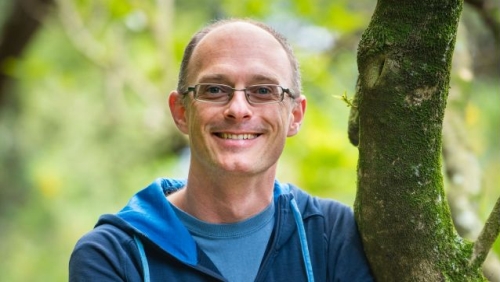 Portrait of Professor Stephen Marsland with NZ bush background
